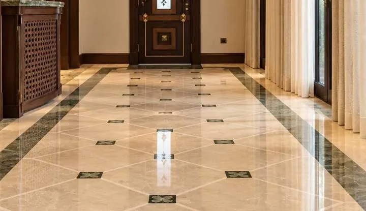 Hall floor in polished marble with an inlaid tile pattern